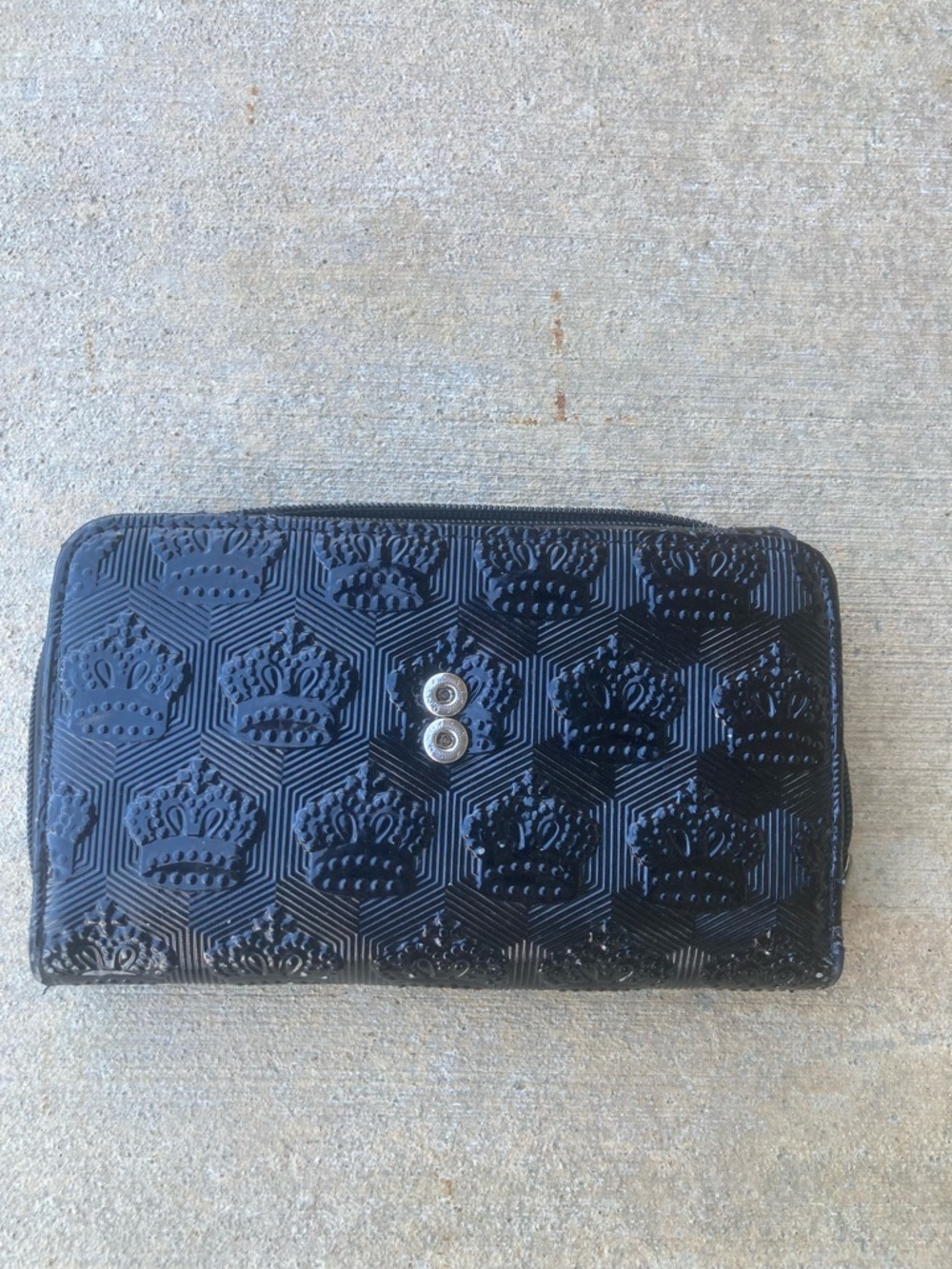 Black crown wallet